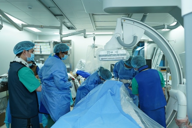 Người cao tuổi thoát nguy cơ hoại tử chi khi tắc động mạch nhờ kỹ thuật laser- Ảnh 1. Người cao tuổi thoát nguy cơ hoại tử chi khi tắc động mạch nhờ kỹ thuật laser- Ảnh 1.