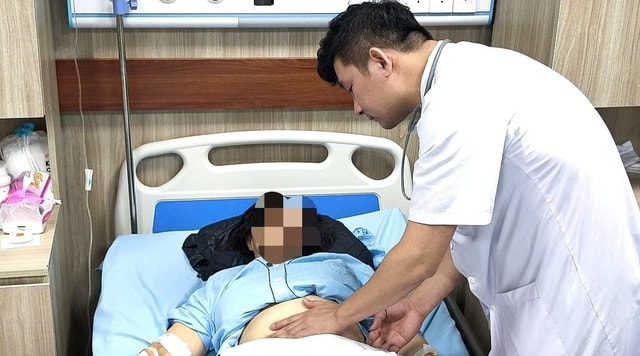 Cùng lúc nhiễm nhiều loại giun sán, gan của cụ bà chứa toàn mủ đục- Ảnh 2.