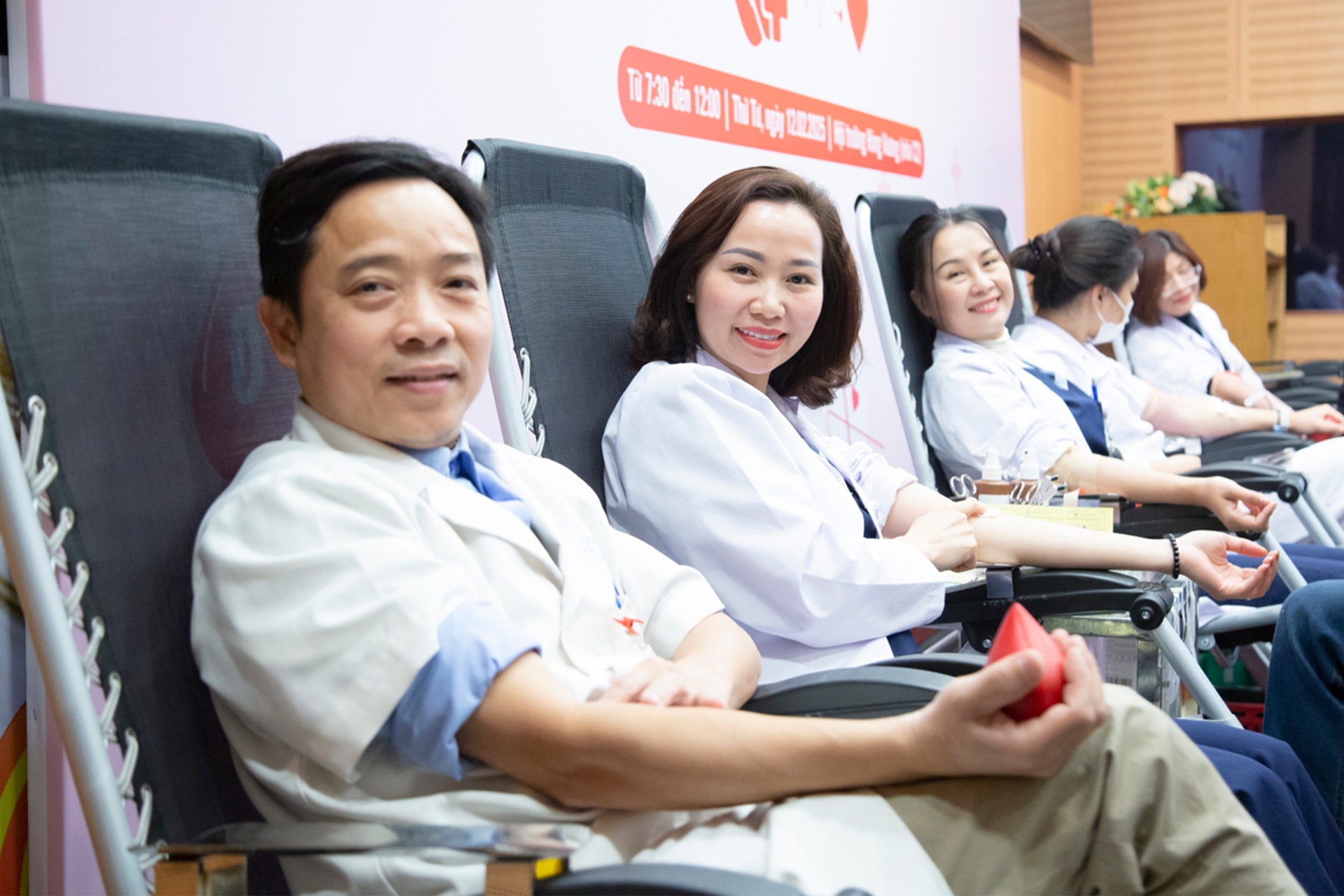 Ngày Sức khỏe toàn dân: Từ giọt máu sẻ chia đến một Việt Nam khỏe mạnh- Ảnh 2. Ngày Sức khỏe toàn dân: Từ giọt máu sẻ chia đến một Việt Nam khỏe mạnh- Ảnh 2.