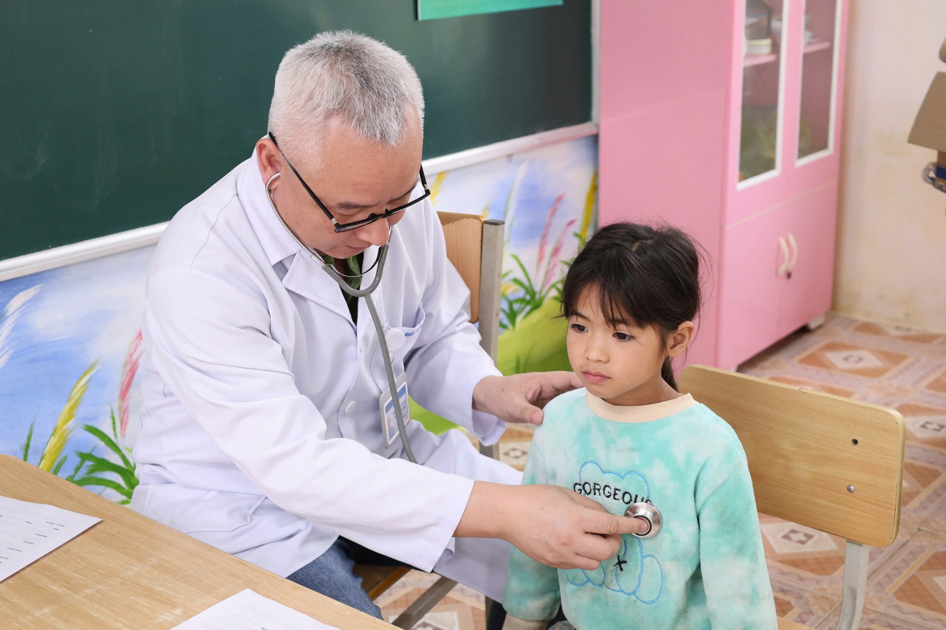 Hưởng ứng Ngày sức khỏe toàn dân 7/4: Quảng Ninh triển khai khám, tư vấn và truyền thông y tế, từ học đường đến cộng đồng - Ảnh 7. Hưởng ứng Ngày sức khỏe toàn dân 7/4: Quảng Ninh triển khai khám, tư vấn và truyền thông y tế, từ học đường đến cộng đồng - Ảnh 7.