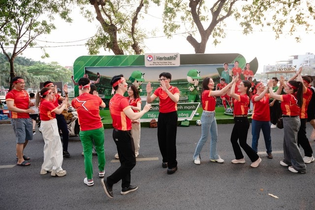 Herbalife Việt Nam tổ chức Fanzone tiếp lửa Đội tuyển Việt Nam trong trận đấu quan trọng gặp Malaysia tại vòng loại Asian Cup 2027- Ảnh 2.