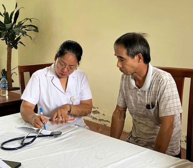 Nhiều hoạt động chăm sóc sức khỏe người cao tuổi nhân Ngày Sức khỏe toàn dân 7/4- Ảnh 3. Nhiều hoạt động chăm sóc sức khỏe người cao tuổi nhân Ngày Sức khỏe toàn dân 7/4- Ảnh 3.