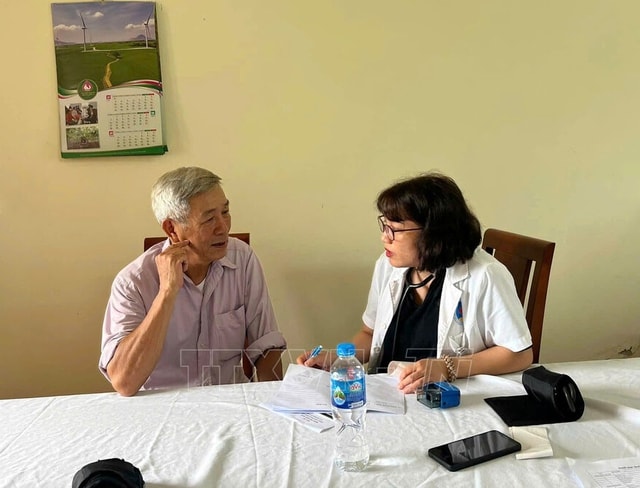 Nhiều hoạt động chăm sóc sức khỏe người cao tuổi nhân Ngày Sức khỏe toàn dân 7/4- Ảnh 2. Nhiều hoạt động chăm sóc sức khỏe người cao tuổi nhân Ngày Sức khỏe toàn dân 7/4- Ảnh 2.