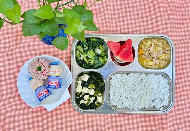 Phụ huynh 'đứng ngồi không yên' sau vụ 300 tấn thịt lợn nghi nhiễm bệnh được 'tuồn' ra thị trường- Ảnh 1.