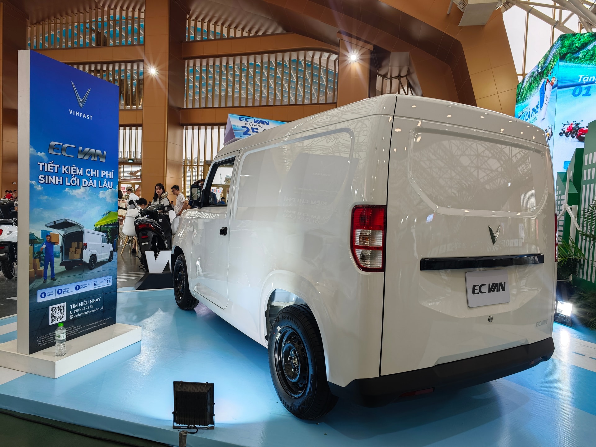 VinFast EC Van cửa trượt: Giải pháp vận chuyển linh hoạt trong phố - 6