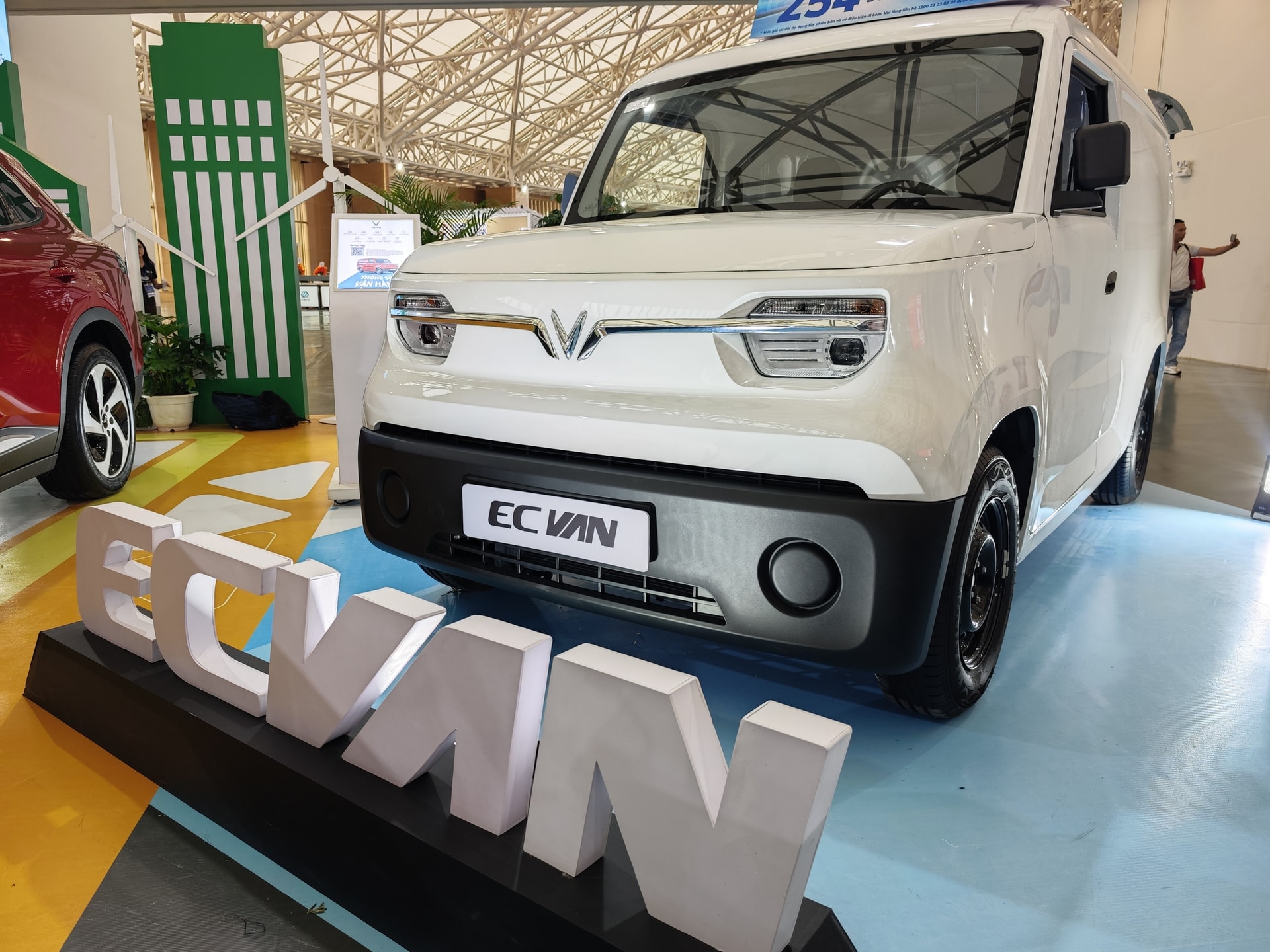 VinFast EC Van cửa trượt: Giải pháp vận chuyển linh hoạt trong phố - 1