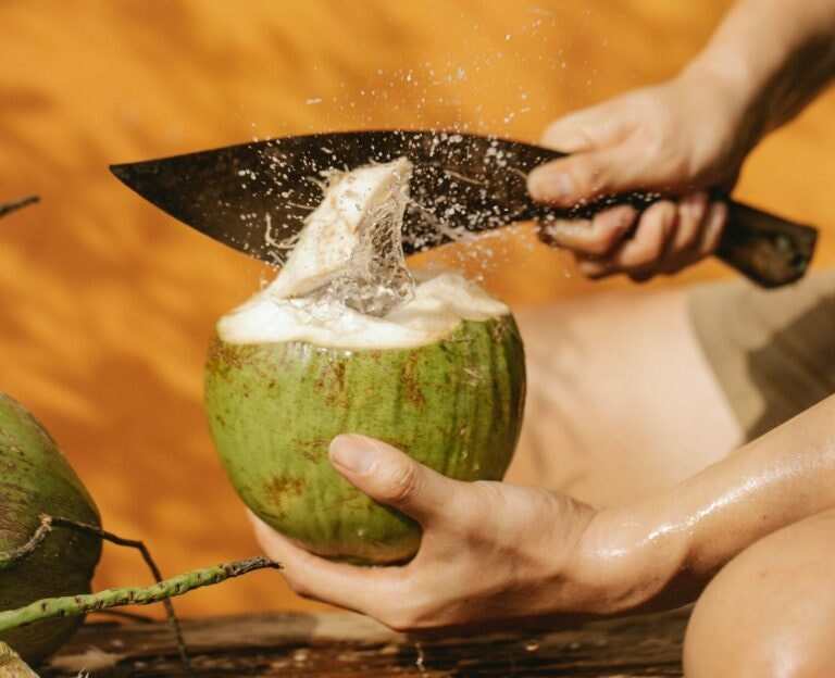 Thời điểm 'vàng' uống nước dừa làm đẹp da- Ảnh 1. Thời điểm 'vàng' uống nước dừa làm đẹp da- Ảnh 1.