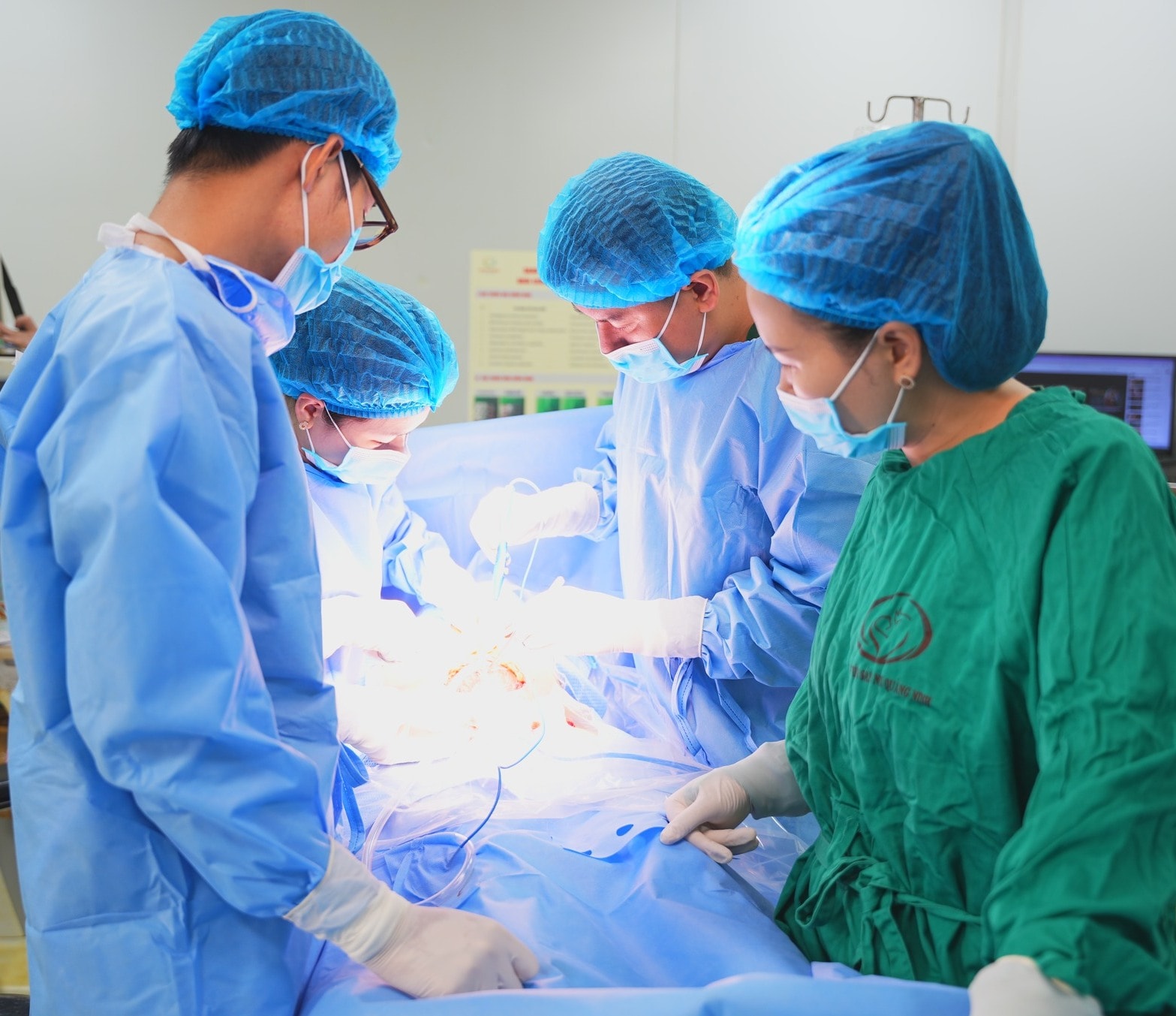 'Báo động đỏ' nội viện cứu hai mẹ con sản phụ thoát lằn ranh sinh tử- Ảnh 1.