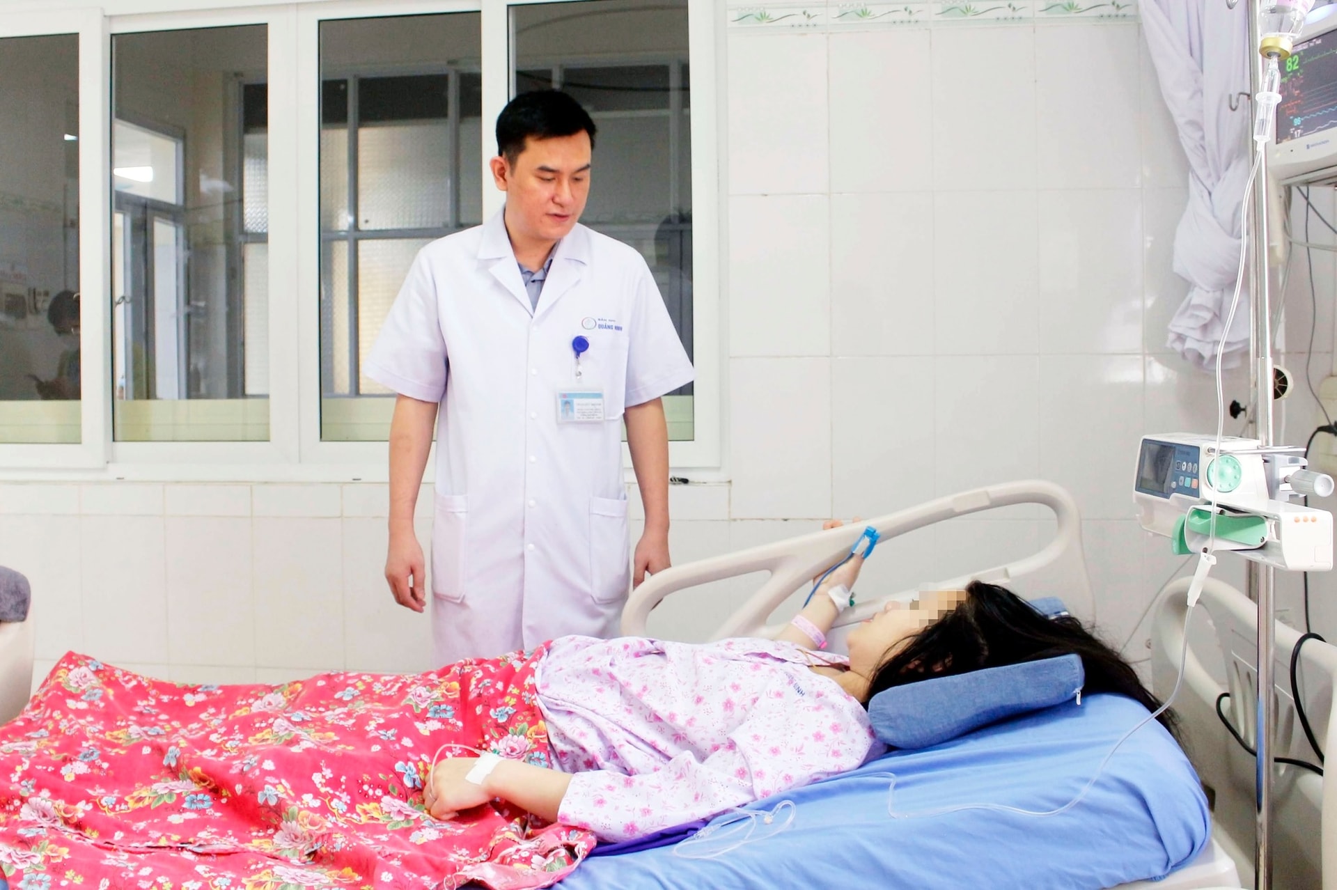 'Báo động đỏ' nội viện cứu hai mẹ con sản phụ thoát lằn ranh sinh tử- Ảnh 2.