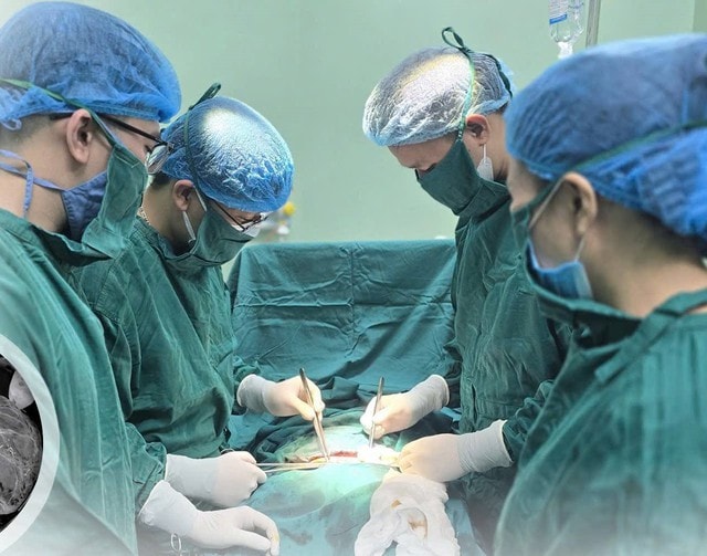 Cấp cứu kịp thời ca rau bong non, mẹ tròn con vuông- Ảnh 1. Cấp cứu kịp thời ca rau bong non, mẹ tròn con vuông- Ảnh 1.