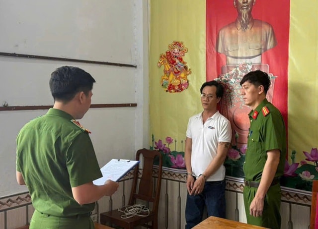 Nhờ người đóng giả doanh nhân, lừa bạn gái góp vốn 1,6 tỷ đồng- Ảnh 1.