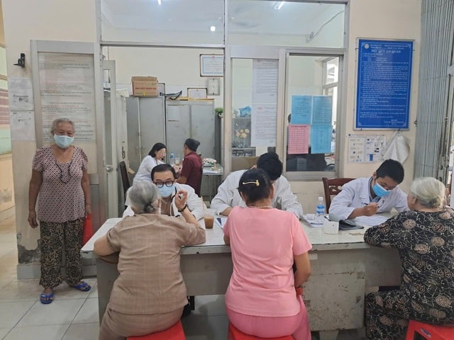 TPHCM đề xuất khám sức khỏe miễn phí cho người lao động tự do, công nhân trên địa bàn không cần nơi cư trú- Ảnh 2. TPHCM đề xuất khám sức khỏe miễn phí cho người lao động tự do, công nhân trên địa bàn không cần nơi cư trú- Ảnh 2.