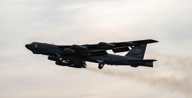 'Pháo đài bay' B-52 lần đầu tiến sâu vào không phận Iran- Ảnh 1.