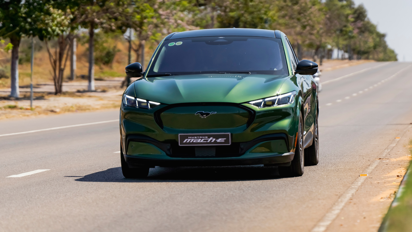 Hệ thống trạm sạc công cộng VETC được kết nối đồng bộ giúp người dùng Mach-E sạc pin trên toàn quốc.