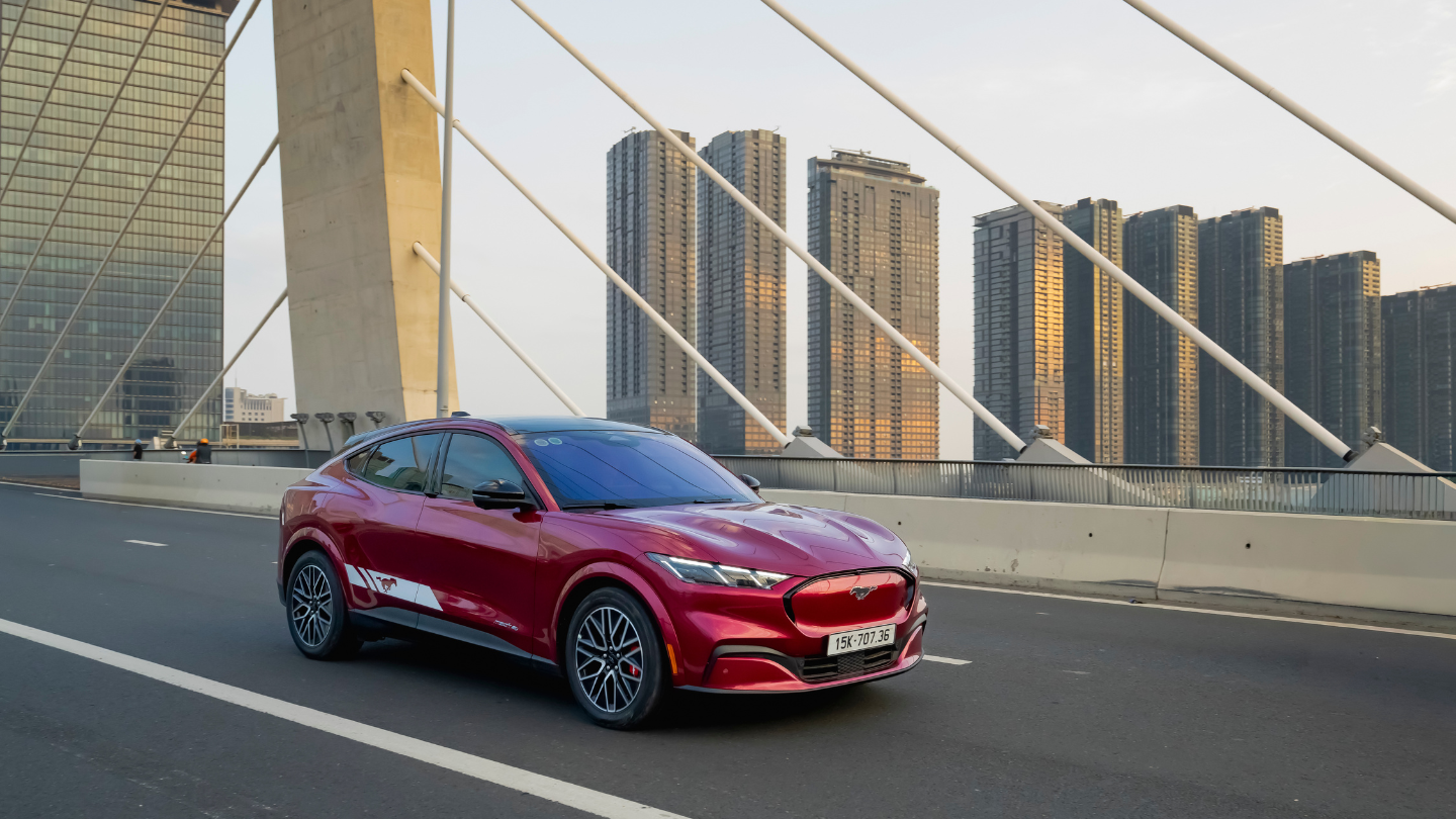 Ford Mustang Mach-E giảm giá niêm yết còn 1.699.000.000 đồng từ tháng 4/2026.