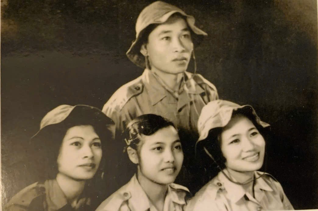 Người nữ chiến sĩ quân y và những câu chuyện xẻ dọc Trường Sơn đi cứu nước- Ảnh 2. Người nữ chiến sĩ quân y và những câu chuyện xẻ dọc Trường Sơn đi cứu nước- Ảnh 2.