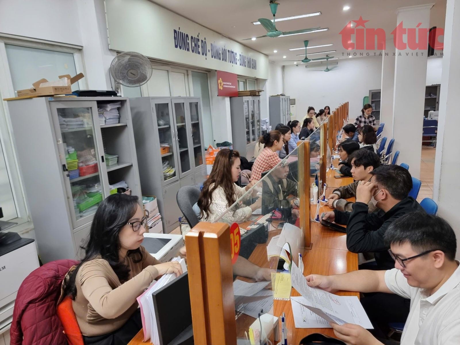 Những nhóm đối tượng nào được tăng lương cơ sở lên 2,53 triệu đồng từ 1/7/2026?- Ảnh 1.