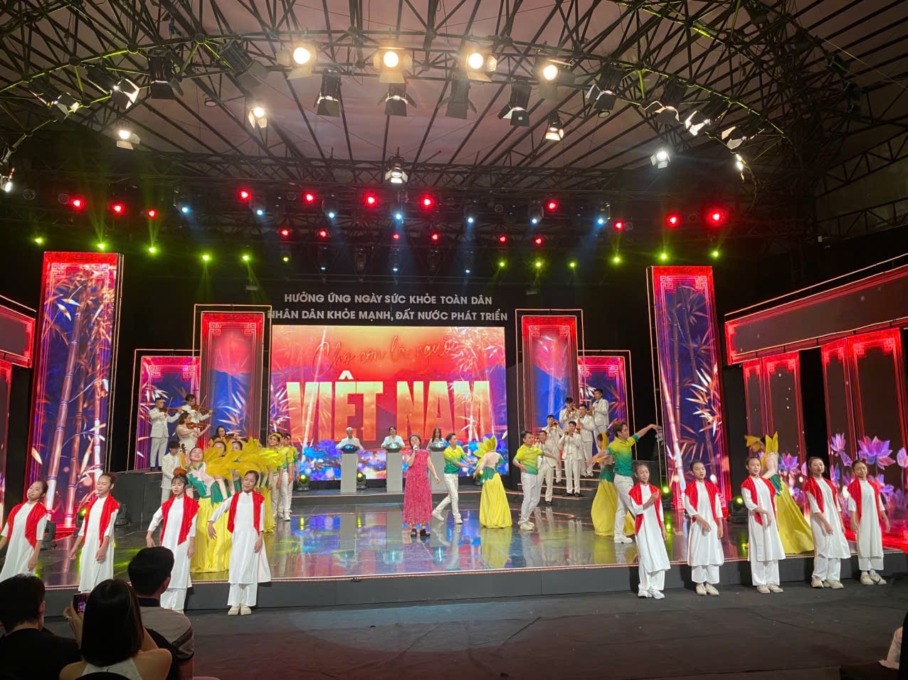 Tối 5/4, chương trình chính luận nghệ thuật Tối 5/4, chương trình chính luận nghệ thuật