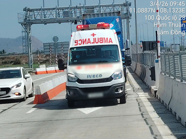 Phạt 39 triệu đồng đối với tài xế và chủ xe cứu thương chạy 'lụi' trên cao tốc- Ảnh 1.