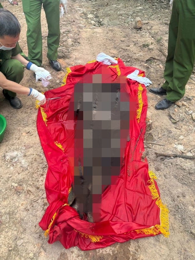 Phát hiện thi thể nam giới phân hủy tại hồ Hao Hao- Ảnh 1. Phát hiện thi thể nam giới phân hủy tại hồ Hao Hao- Ảnh 1.