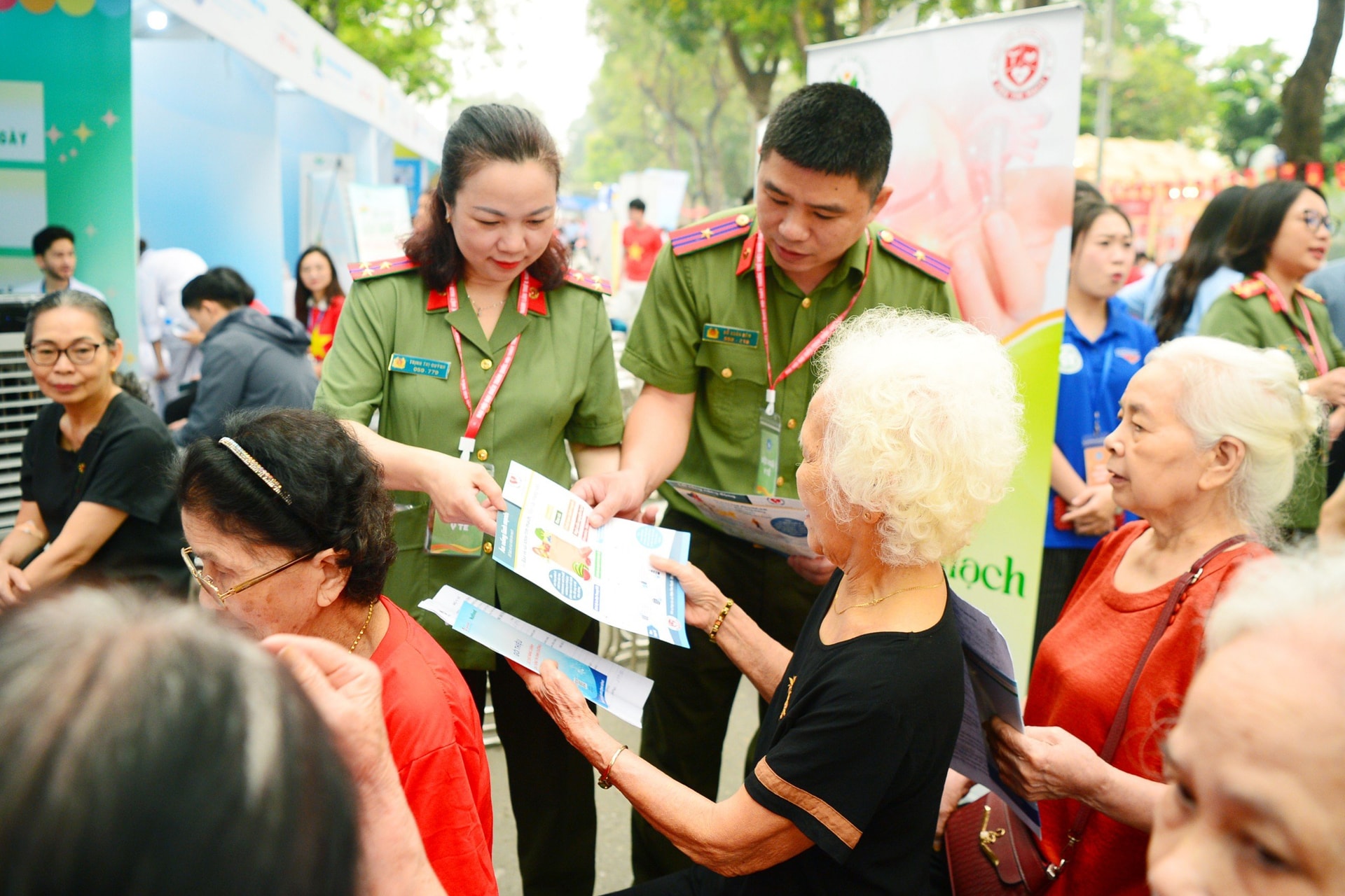 'Mỗi bước chân là một viên thuốc không mất tiền nhưng rất hiệu quả'- Ảnh 2.