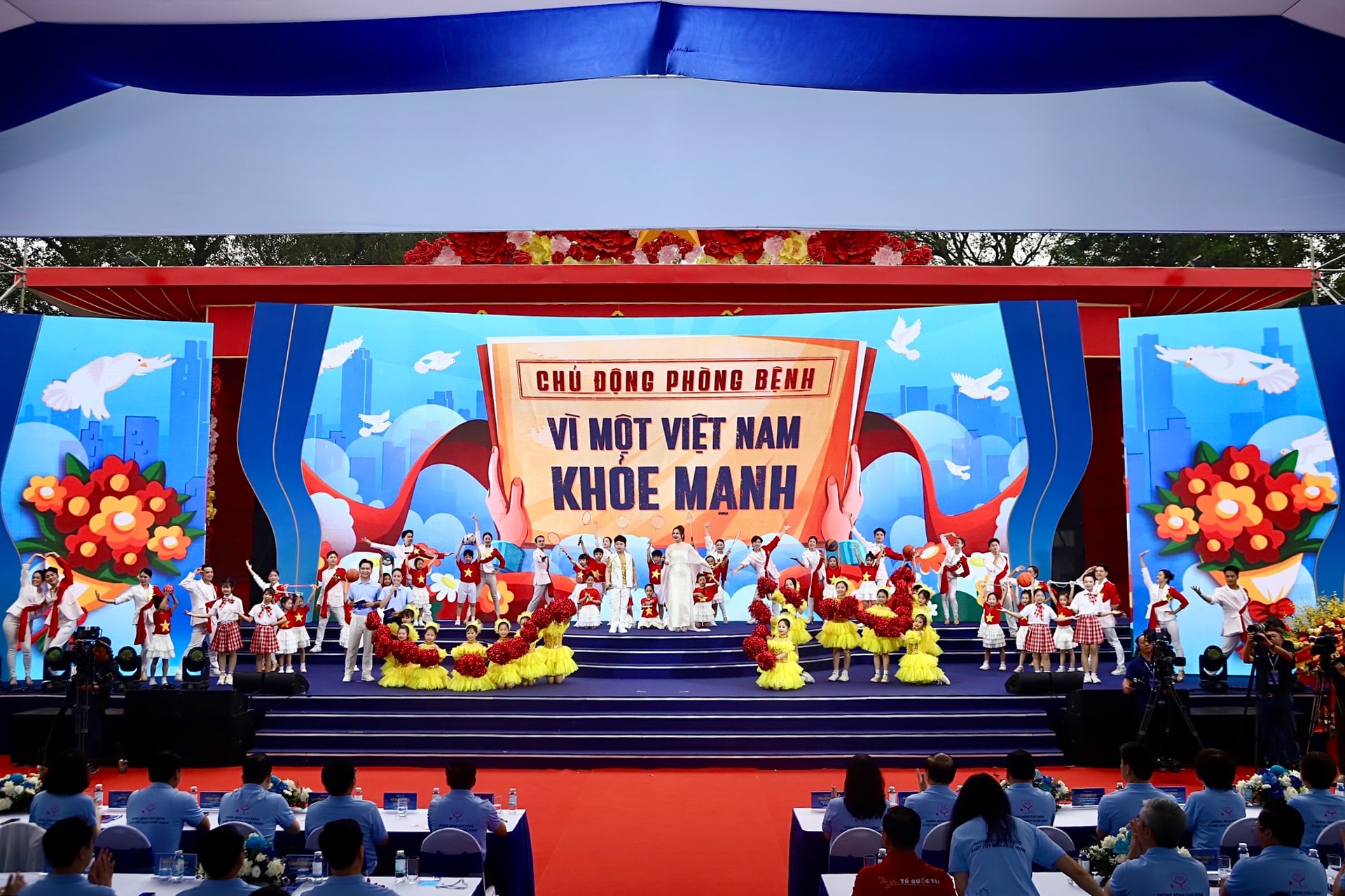 Ngày Sức khỏe toàn dân 7/4: Người dân hào hứng khám, trải nghiệm tại các gian hàng y tế- Ảnh 16. Ngày Sức khỏe toàn dân 7/4: Người dân hào hứng khám, trải nghiệm tại các gian hàng y tế- Ảnh 16.