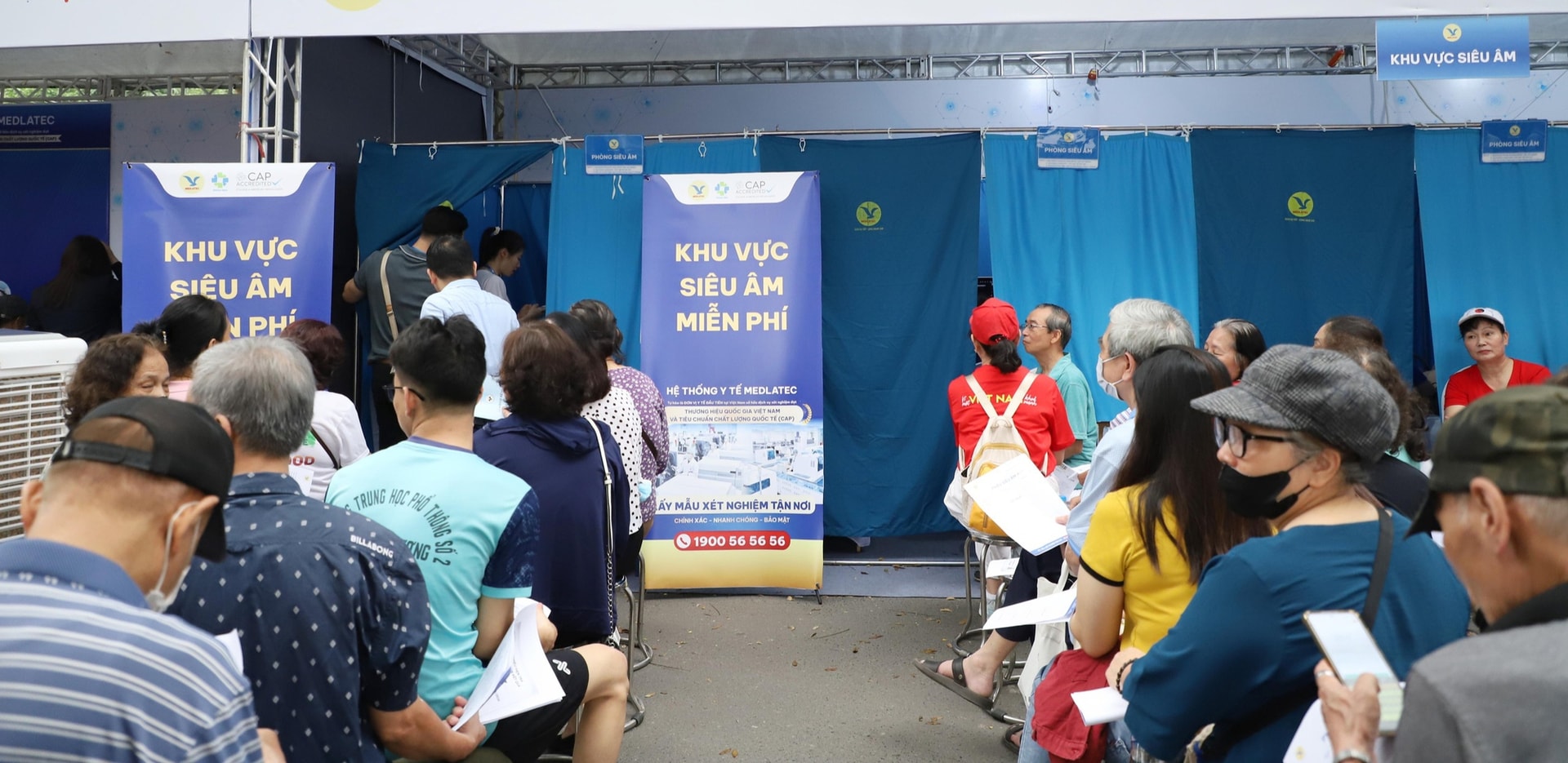 Ngày Sức khỏe toàn dân 7/4: Người dân hào hứng khám, trải nghiệm tại các gian hàng y tế- Ảnh 10. Ngày Sức khỏe toàn dân 7/4: Người dân hào hứng khám, trải nghiệm tại các gian hàng y tế- Ảnh 10.