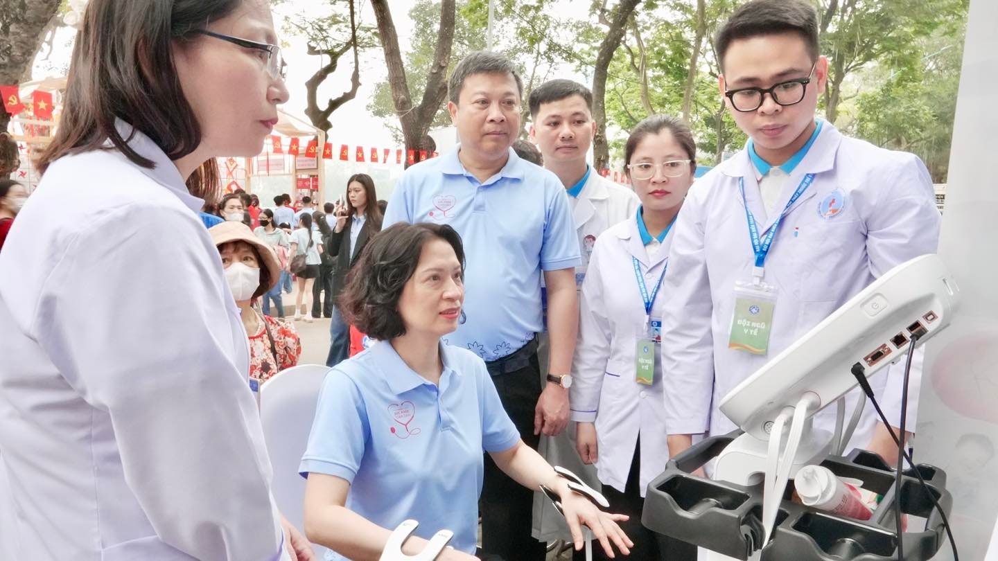 Chuyên gia chỉ rõ 3 trụ cột giúp người dân chủ động phòng bệnh từ sớm, từ xa- Ảnh 1.