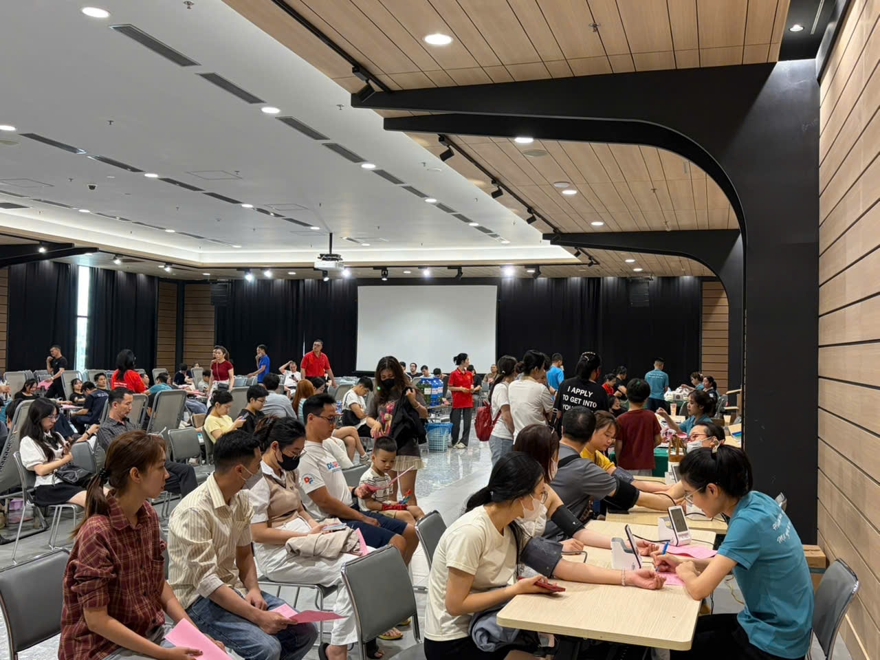 Lan tỏa nghĩa cử hiến máu tình nguyện hưởng ứng Ngày Sức khỏe toàn dân 7/4 tại Hải Phòng- Ảnh 1.