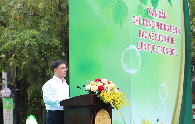 TPHCM phát động Ngày Sức khỏe toàn dân: Đưa y tế đến gần dân, chăm sóc từ sớm- Ảnh 1. TPHCM phát động Ngày Sức khỏe toàn dân: Đưa y tế đến gần dân, chăm sóc từ sớm- Ảnh 1.