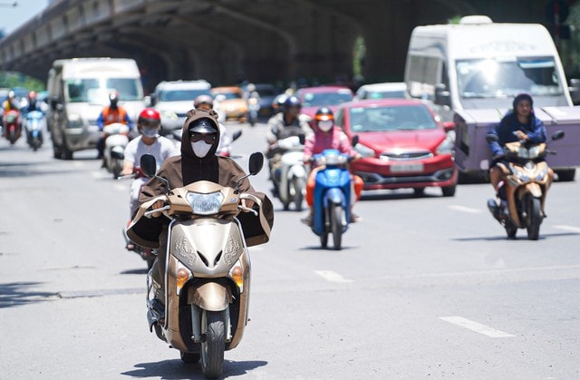 Diễn biến các đợt nắng nóng trong tháng 4- Ảnh 1. Diễn biến các đợt nắng nóng trong tháng 4- Ảnh 1.