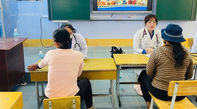 Ngày Sức khỏe toàn dân 7/4: Thầy thuốc về làng chăm lo sức khỏe cộng đồng- Ảnh 9.