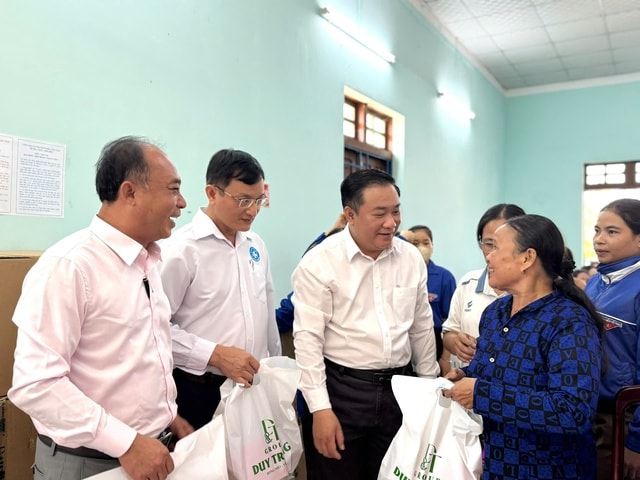 Ngày Sức khỏe toàn dân 7/4: Thầy thuốc về làng chăm lo sức khỏe cộng đồng- Ảnh 3.