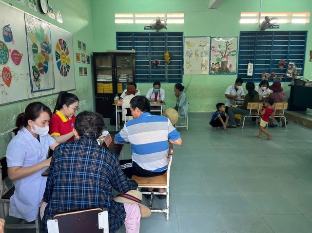 Ngày Sức khỏe toàn dân 7/4: Thầy thuốc về làng chăm lo sức khỏe cộng đồng- Ảnh 5.