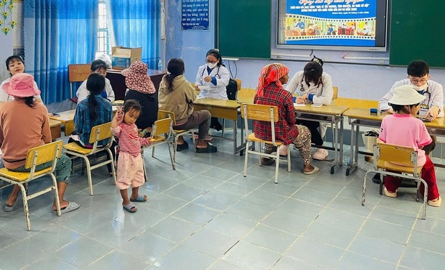 Ngày Sức khỏe toàn dân 7/4: Thầy thuốc về làng chăm lo sức khỏe cộng đồng- Ảnh 7.