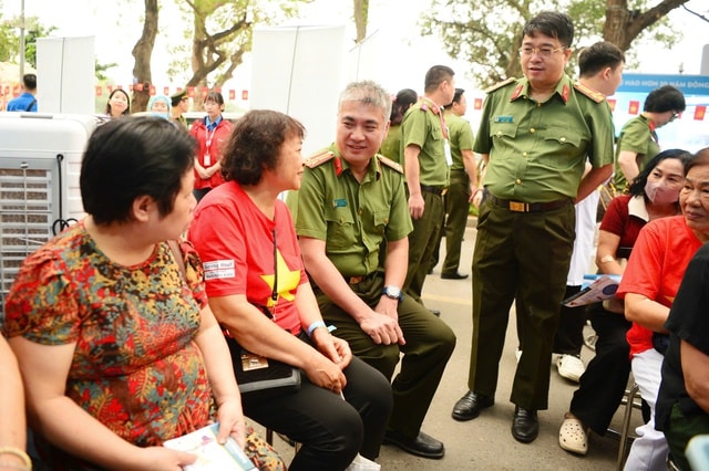 Lực lượng Y tế Công an nhân dân triển khai khám sàng lọc tại Ngày Sức khỏe toàn dân 7/4- Ảnh 10. Lực lượng Y tế Công an nhân dân triển khai khám sàng lọc tại Ngày Sức khỏe toàn dân 7/4- Ảnh 10.