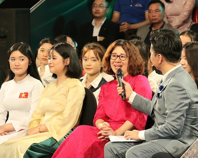 Phó Chủ tịch Quốc hội Nguyễn Thị Thanh: Chủ động chăm sóc sức khỏe, nền tảng cho phát triển bền vững- Ảnh 4.