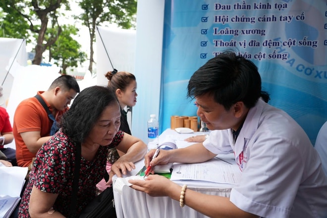 Từ đồng diễn dưỡng sinh đến khám tư vấn miễn phí: Lan tỏa thông điệp sống khỏe bằng y học cổ truyền- Ảnh 7.