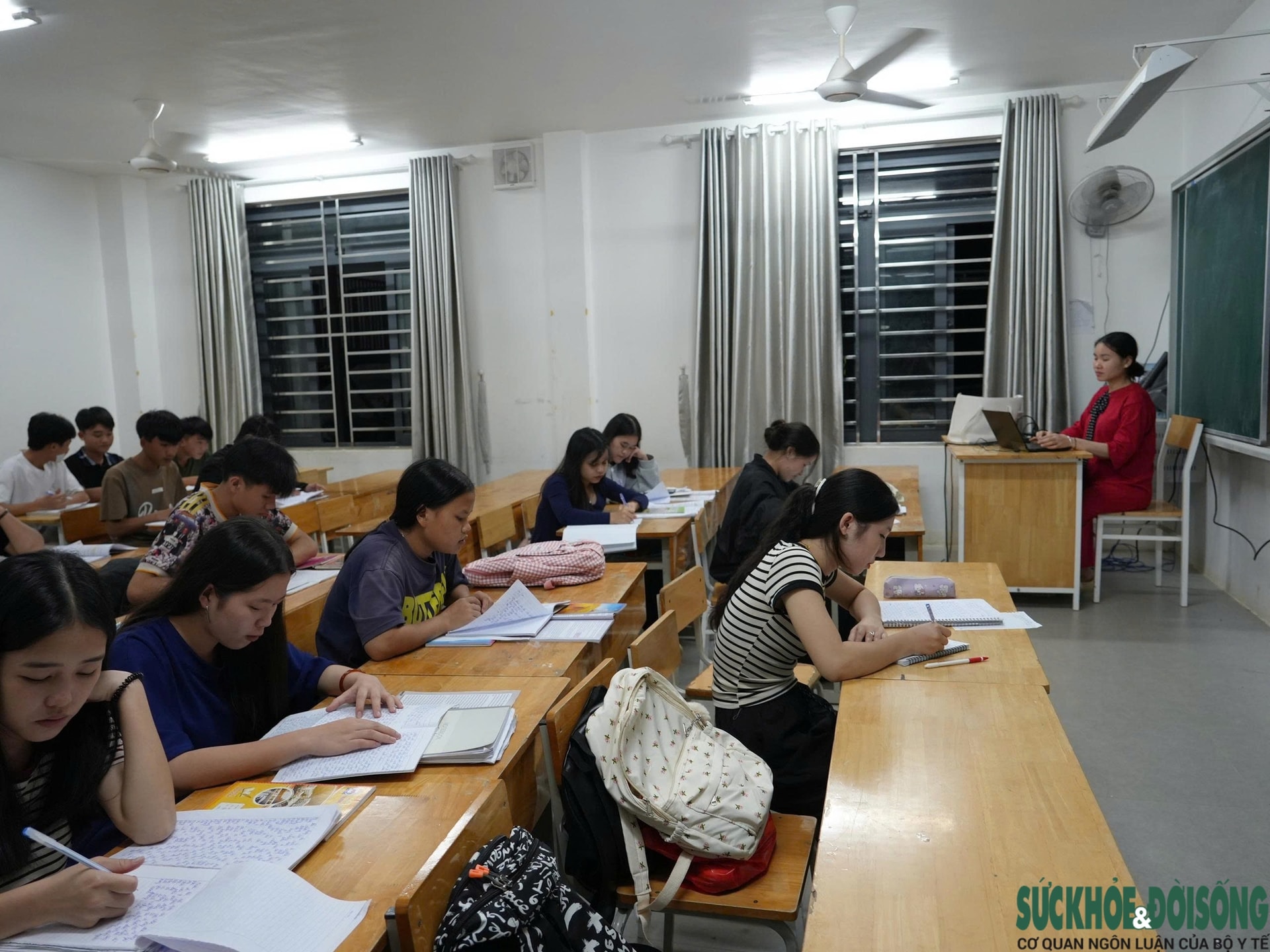 Trường học 'mặc áo' bán trú, vận hành như nội trú- Ảnh 4. Trường học 'mặc áo' bán trú, vận hành như nội trú- Ảnh 4.