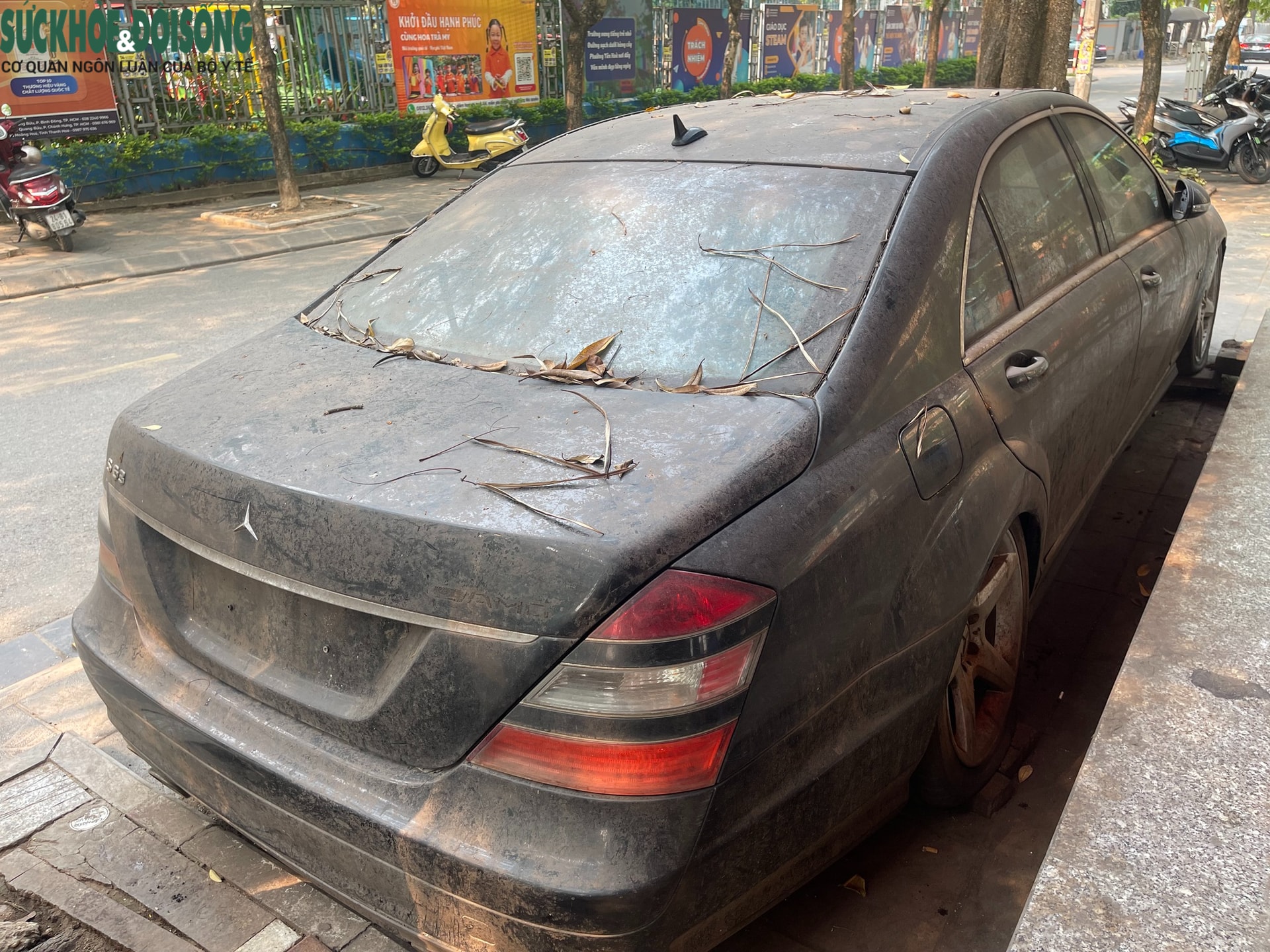 Hà Nội: Cận cảnh Mercedes S63 'nằm im' một thập kỷ, công an đang tìm chủ nhân- Ảnh 3.