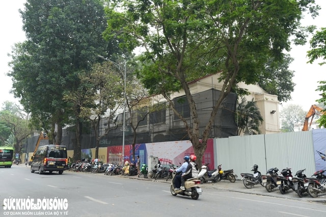 Tháo dỡ khách sạn trăm tỉ trên 'đất vàng' cạnh Hồ Gươm- Ảnh 9. Tháo dỡ khách sạn trăm tỉ trên 'đất vàng' cạnh Hồ Gươm- Ảnh 9.