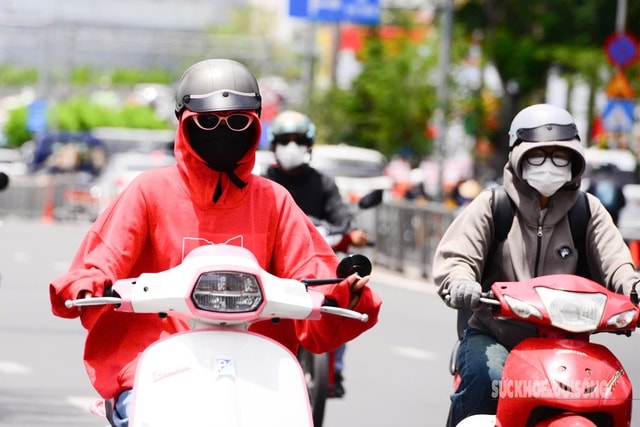 Nắng nóng bao phủ miền Bắc, Hà Nội nhiệt tăng 36 độ- Ảnh 1.