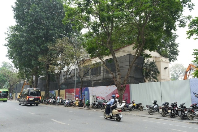 Tháo dỡ khách sạn trăm tỉ trên 'đất vàng' cạnh Hồ Gươm- Ảnh 11. Tháo dỡ khách sạn trăm tỉ trên 'đất vàng' cạnh Hồ Gươm- Ảnh 11.