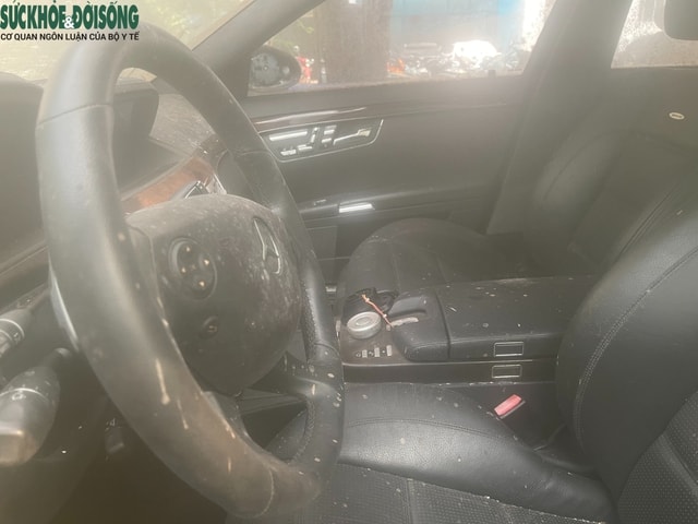 Hà Nội: Cận cảnh Mercedes S63 'nằm im' một thập kỷ, công an đang tìm chủ nhân- Ảnh 8.