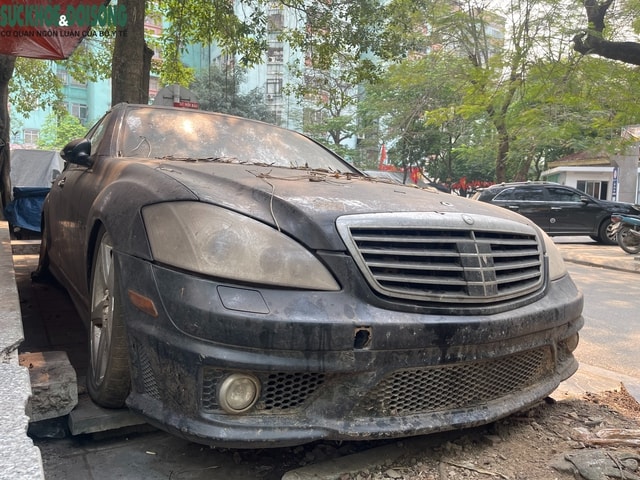 Hà Nội: Cận cảnh Mercedes S63 'nằm im' một thập kỷ, công an đang tìm chủ nhân- Ảnh 7.