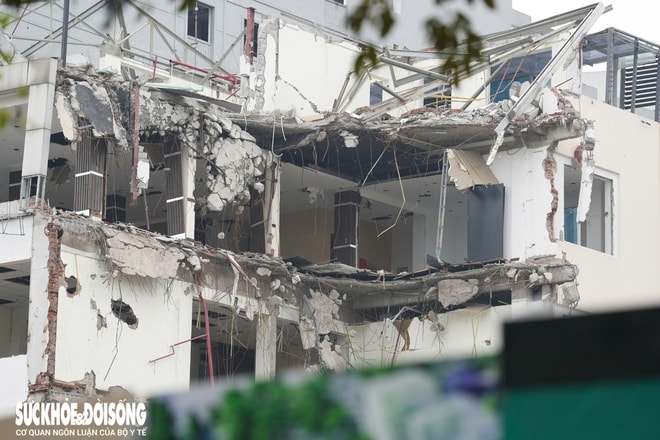 Tháo dỡ khách sạn trăm tỉ trên 'đất vàng' cạnh Hồ Gươm- Ảnh 8. Tháo dỡ khách sạn trăm tỉ trên 'đất vàng' cạnh Hồ Gươm- Ảnh 8.