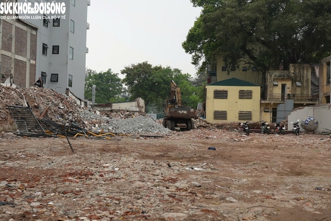 Tháo dỡ khách sạn trăm tỉ trên 'đất vàng' cạnh Hồ Gươm- Ảnh 7. Tháo dỡ khách sạn trăm tỉ trên 'đất vàng' cạnh Hồ Gươm- Ảnh 7.