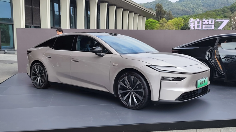 Ô tô điện dùng hệ sinh thái Huawei và Xiaomi 'chốt' hơn 3.000 đơn sau một giờ - 1