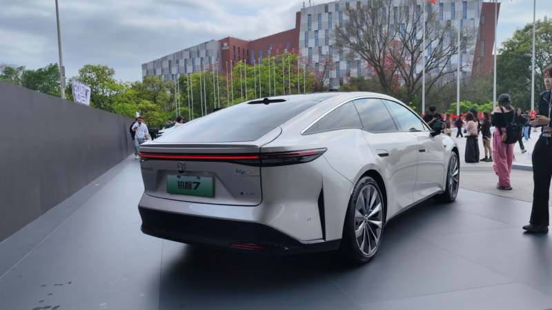 Ô tô điện dùng hệ sinh thái Huawei và Xiaomi 'chốt' hơn 3.000 đơn sau một giờ - 3