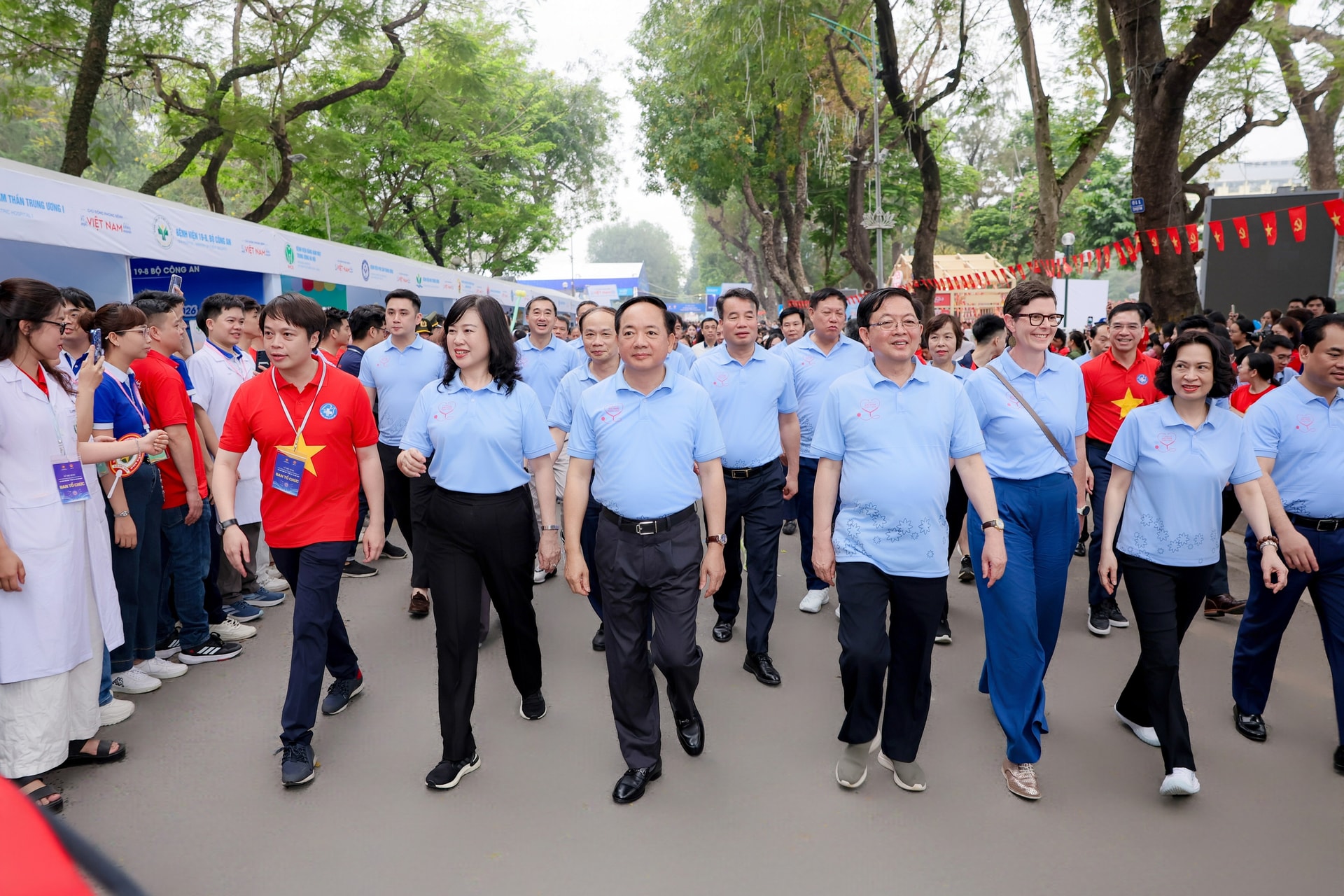 Phát hiện hơn 2.800 trường hợp bất thường qua khám miễn phí nhân Ngày Sức khỏe toàn dân- Ảnh 2.